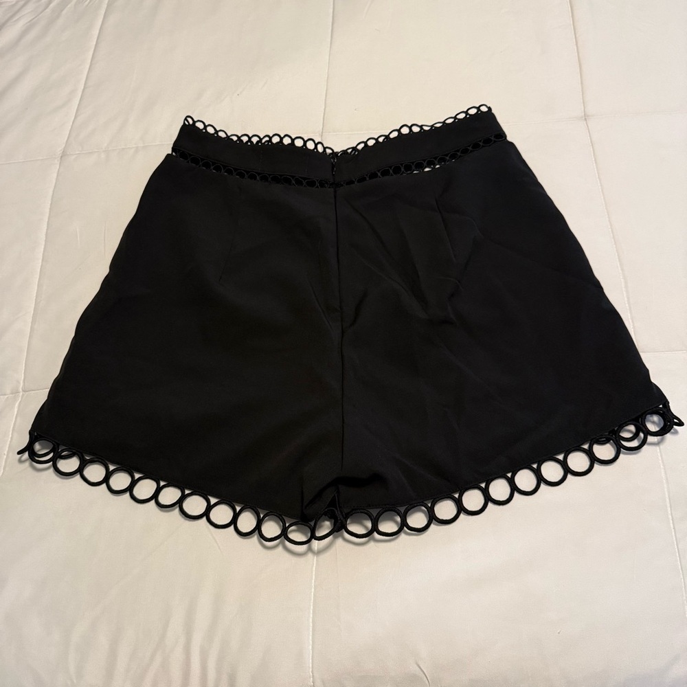Spirito Black Tailored Shorts Sz. L Loop Trim Fully Lined Front Pockets Back Zip - Picture 4 of 5